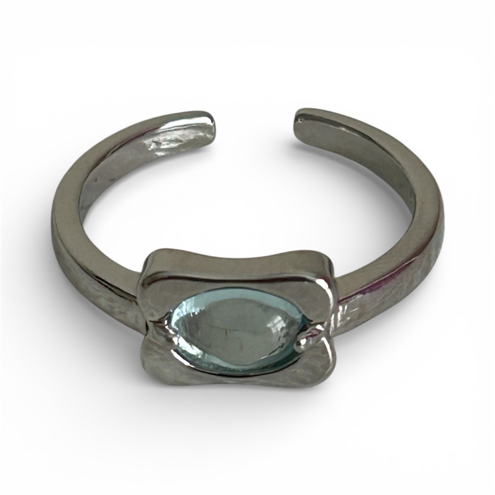 Elegant 925 Sterling Silver ring with  Gemstone